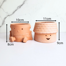 Load image into Gallery viewer, The Leaferie Yandel terracotta pot. 2 designs house collection
