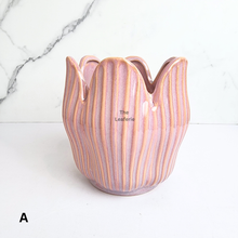 Load image into Gallery viewer, The Leaferie Castillo ceramic pot. 2 colours pink and white.
