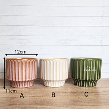 Load image into Gallery viewer, The Leaferie Dieu Ceramic pot. 3 colours pink, white and green colour.
