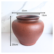 Load image into Gallery viewer, pico Ceramic pots with &#39;Leaferie&#39; branding on a white background. 2 colours
