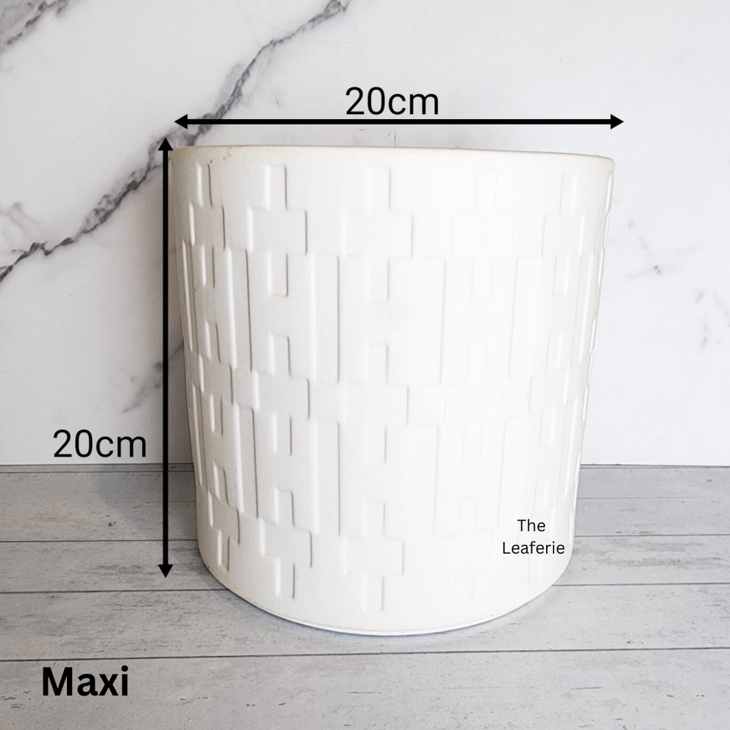 The Leaferie Baudin White ceramic pot. 2 sizes