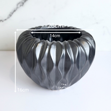 Load image into Gallery viewer, The Leaferie Ebony plant pot. black ceramic planter. front view and size

