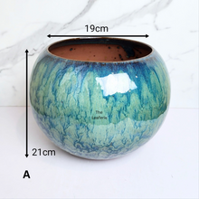 Load image into Gallery viewer, The Leaferie Avalon big Flowerpot. 2 designs ceramic pot
