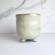 Load image into Gallery viewer, The Leaferie Kari ceramic pot with legs
