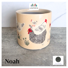 Load image into Gallery viewer, the Leaferie Noah chicken flowerpot. ceramic material
