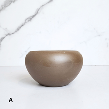 Load image into Gallery viewer, The Leaferie Inaya ceramic flowerpot . 2 colours. brown and beige
