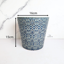 Load image into Gallery viewer, The Leaferie Vana Flowerpot. 3 colours ceramic pot
