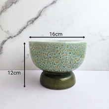 Load image into Gallery viewer, The Leaferie Thora green flowerpot. ceramic material
