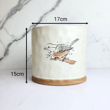 Load image into Gallery viewer, The Leaferie Julek bird flowerpot. ceramic material
