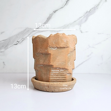 Load image into Gallery viewer, The Leaferie Yngvild terracotta pot with tray. Rustic and rugger planter. front view and size
