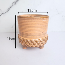 Load image into Gallery viewer, The Leaferie Keenan pot with stand. ceramic material
