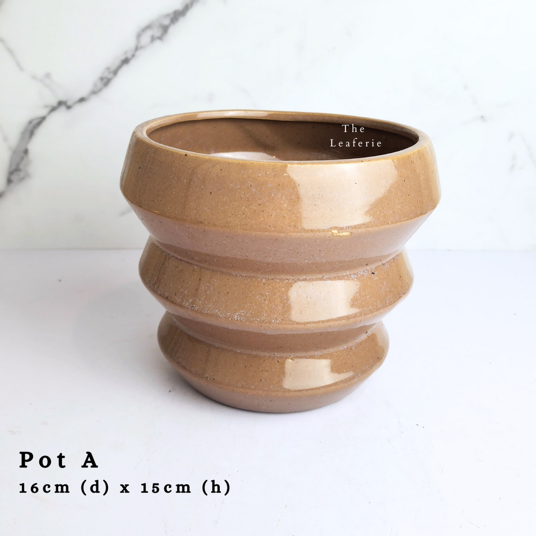 The Leaferie AS-Is May 2024. 12 pieces ceramic pots