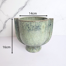 Load image into Gallery viewer, The Leaferie Torin green flowerpot. ceramic material
