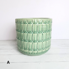 Load image into Gallery viewer, The Leaferie Kinsley flowerpot. 2 colours and size. ceramic material
