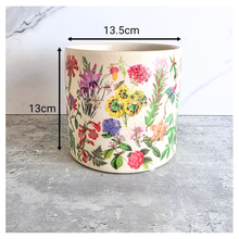 Load image into Gallery viewer, The Leaferie Elsie flowerpot. ceramic floral pot. 
