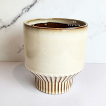 Load image into Gallery viewer, The Leaferie Natalie pot. ceramic material and beige colour.
