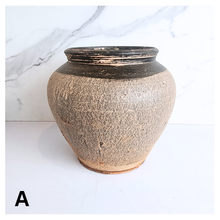 Load image into Gallery viewer, pico Ceramic pots with &#39;Leaferie&#39; branding on a white background. 2 colours
