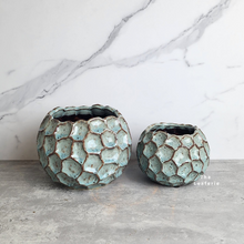 Load image into Gallery viewer, The Leaferie Judit pot. 2 sizes ceramic pot
