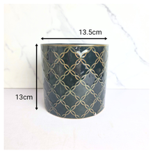 Load image into Gallery viewer, Norelle Flowerpot
