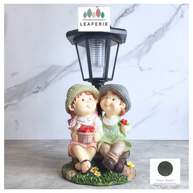 The Leaferie Everlyn lamp garden light with solar light. resin material