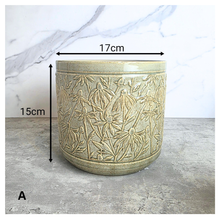 Load image into Gallery viewer, The Leaferie Elion pot. 2 colours. ceramic.
