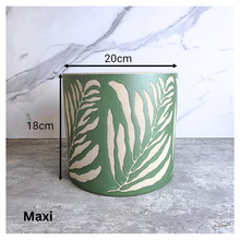 Load image into Gallery viewer, Lierre Green container with leaf pattern on a light gray surface, featuring the brand 'LEAFERIE'.

