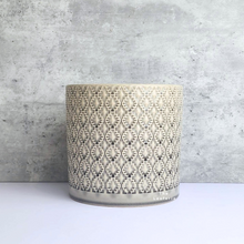 Load image into Gallery viewer, The Leaferie Tripoli pot. ceramic material. grey colour
