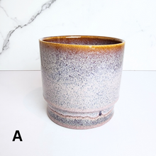 Load image into Gallery viewer, The Leaferie Tove ceramic pot. 2 colours.
