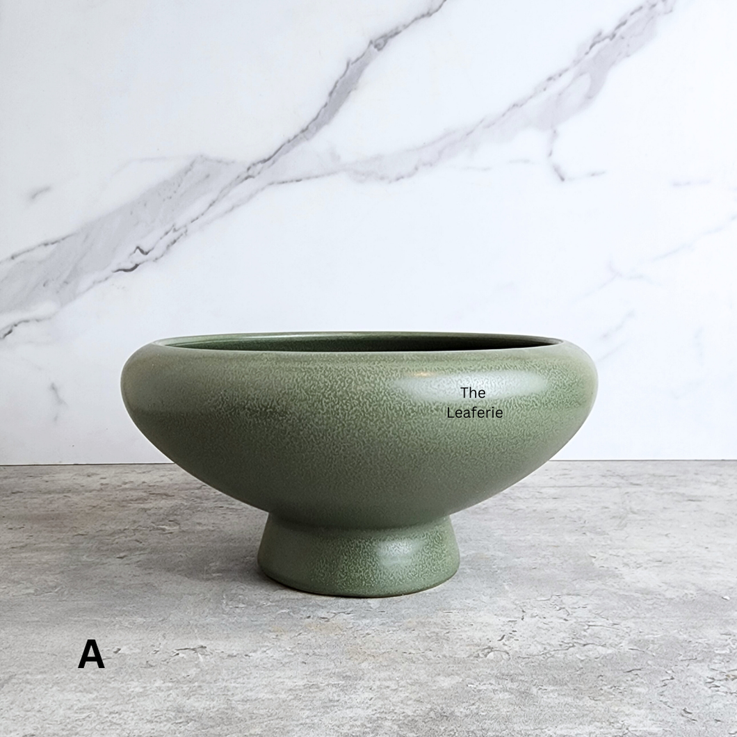 Xara ceramic flowerpot in white, black, and green with Leaferie branding.