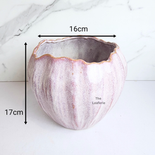 Load image into Gallery viewer, The Leaferie Ottem pink ceramic flowerpot.
