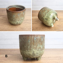 Load image into Gallery viewer, The Leaferie Mini Pots Series 7 . 9 designs ceramic pot . Pot B
