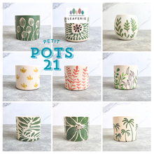 Load image into Gallery viewer, Petit Flowerpot (Series 21)
