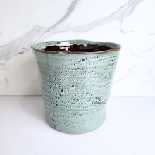 Load image into Gallery viewer, The Leaferie Hove ceramic flowerpot
