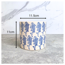 Load image into Gallery viewer, The Leaferie Leona fish pot. ceramic material

