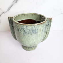 Load image into Gallery viewer, The Leaferie Torin green flowerpot. ceramic material
