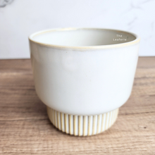 Load image into Gallery viewer, The Leaferie Evan White pot. ceramic material
