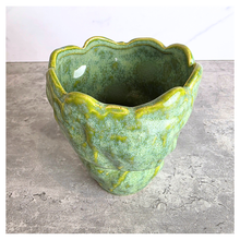 Load image into Gallery viewer, Clover flowerpot. green colour ceramic pot. the Leaferie
