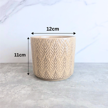 Load image into Gallery viewer, Nassau Flowerpot
