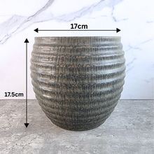 Load image into Gallery viewer, The Leaferie Calyven ceramic pot. dark colour
