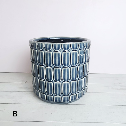 The Leaferie Kinsley flowerpot. 2 colours and size. ceramic material