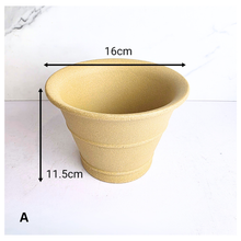 Load image into Gallery viewer, 'LEAFERIE Bonsai 100'. One pot is pale yellow and the other is dark brown. Zisha material
