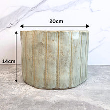 Load image into Gallery viewer, The Leaferie Camila shallow flowerpot . ceramic material.
