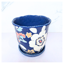 Load image into Gallery viewer, Jasna Decorative ceramic planter with floral design on a white background, featuring the brand &#39;LEAFERIE&#39;.
