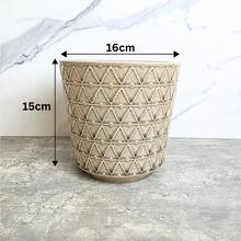 Load image into Gallery viewer, Linz Flowerpot
