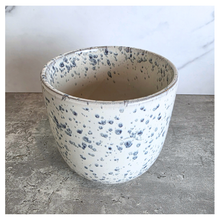 Load image into Gallery viewer, Benton Speckled patterned planter on a concrete surface with 'LEAFERIE' branding.
