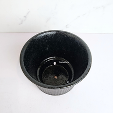 Load image into Gallery viewer, The Leaferie Valeria Black pot. ceramic material
