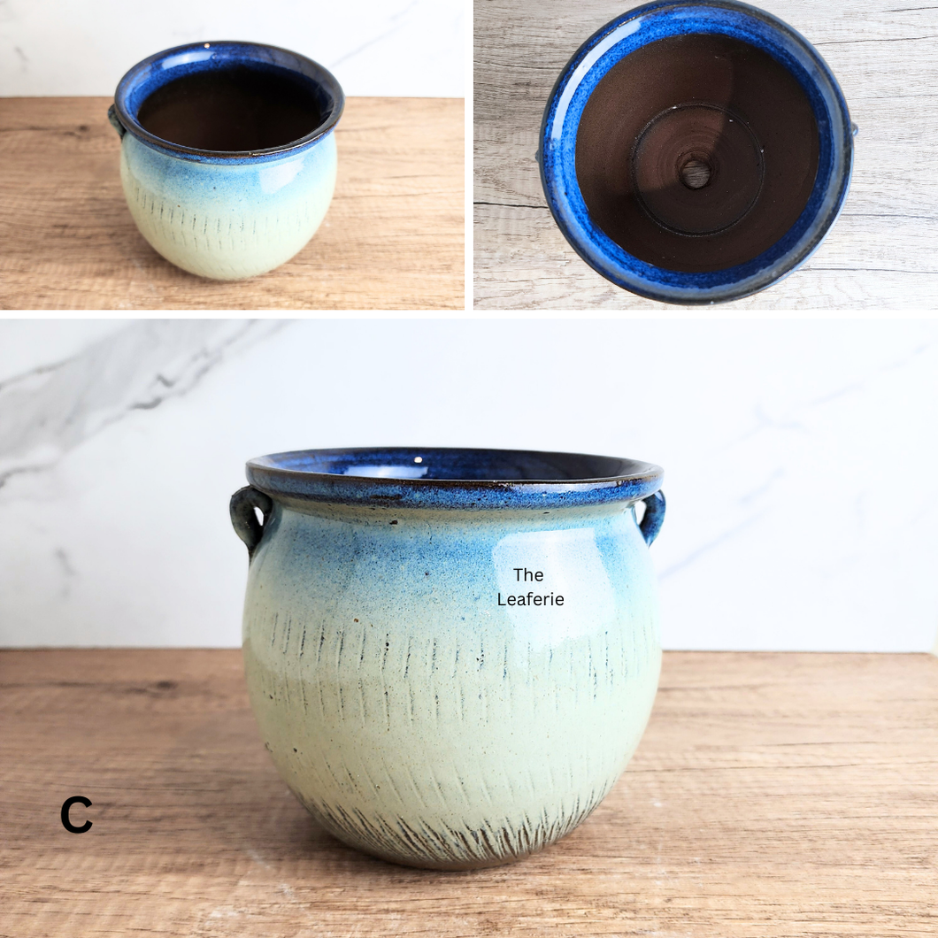 The Leaferie Sanrevelle Pot with handle. 5 colours . ceramic material