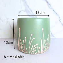 Load image into Gallery viewer, Leaferie seraya  floral pot. 3 colours ceramic pot
