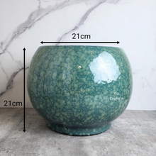 Load image into Gallery viewer, The Leaferie Aurora big Flowerpot. Ceramic material
