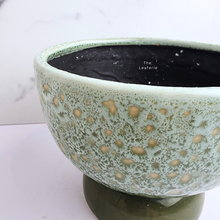 Load image into Gallery viewer, The Leaferie Thora green flowerpot. ceramic material
